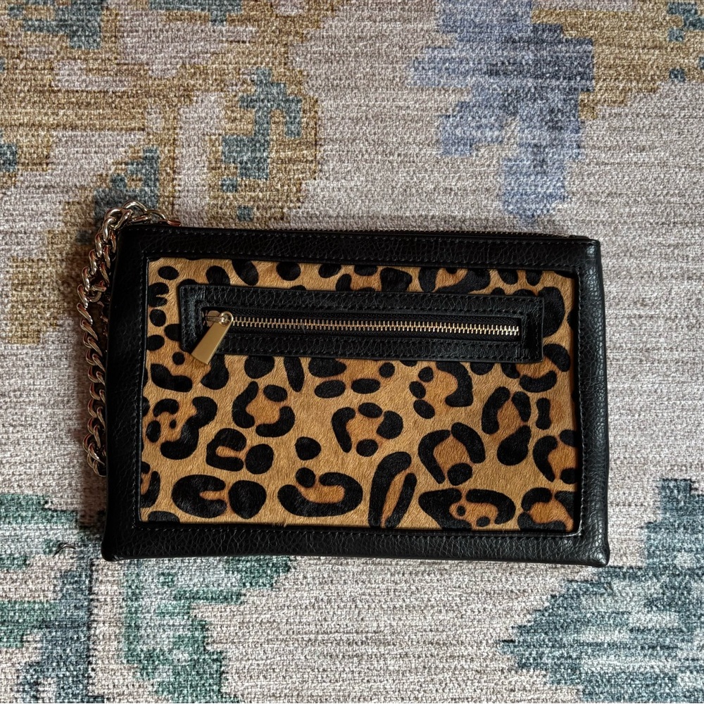 NWOT - Cute Express Leopard Print Chain Clutch - Picture 2 of 7